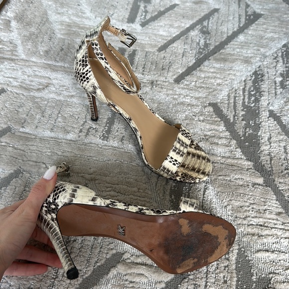 Michael Kors sandals size 6 print - Picture 2 of 6